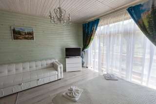 Отель Oasis Karpat Поляна Двухместный номер Делюкс с 1 кроватью и балконом-4